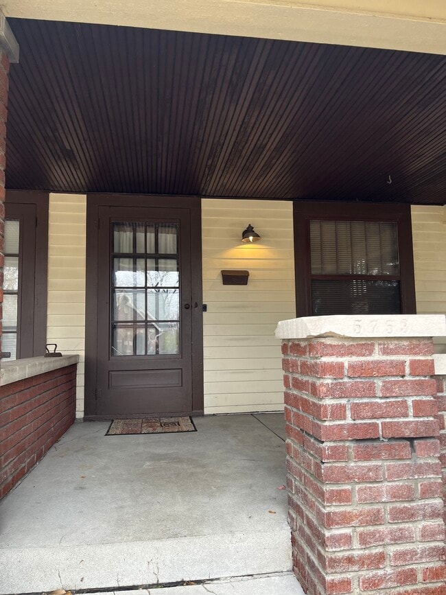 Foto del edificio - 5753 E New York St