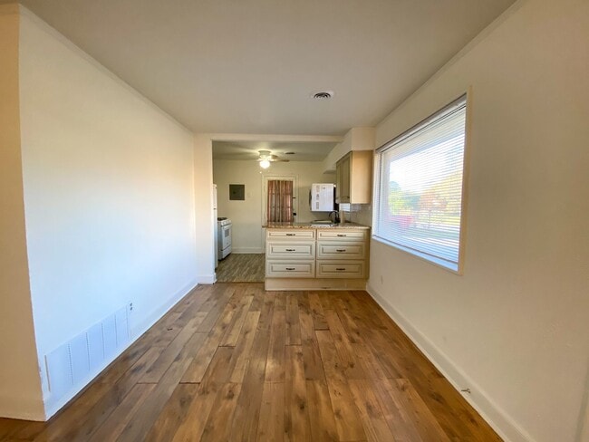 Building Photo - 2 bed, 1 bathroom house near Christian Brothers University in Midtown Memphis