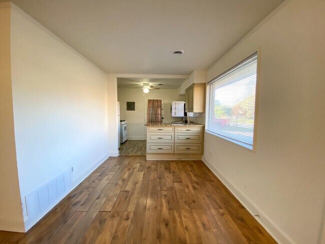 Foto del edificio - 2 bed, 1 bathroom house near Christian Brothers University in Midtown Memphis