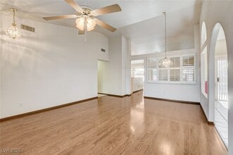 Building Photo - 114 E Tamarack Dr