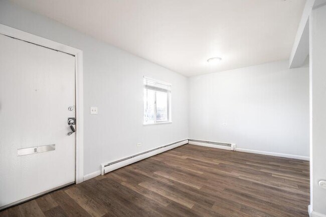 Foto del edificio - 16300 E Colfax Ave