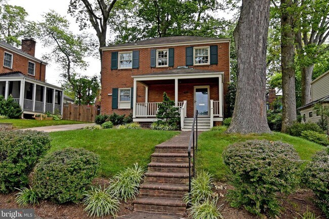 Foto del edificio - 1531 Patrick Henry Dr