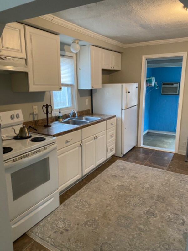 Building Photo - 26676 Couzens Ave