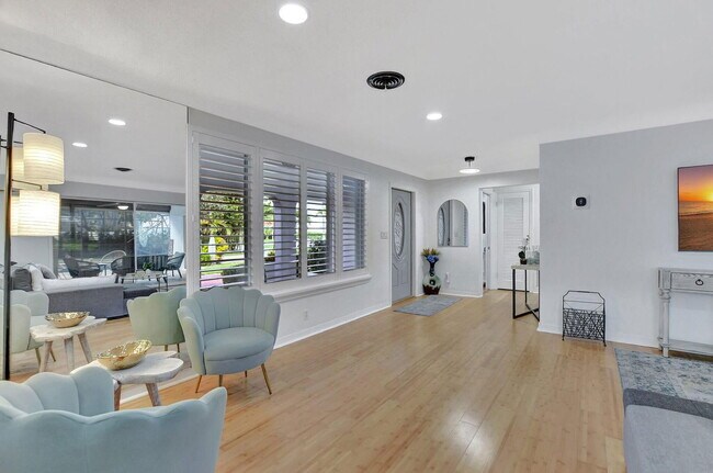 Building Photo - 798 E Boca Raton Rd