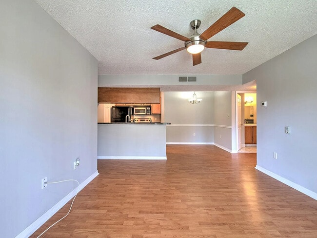 Foto del edificio - 209 Lake Brook Cir