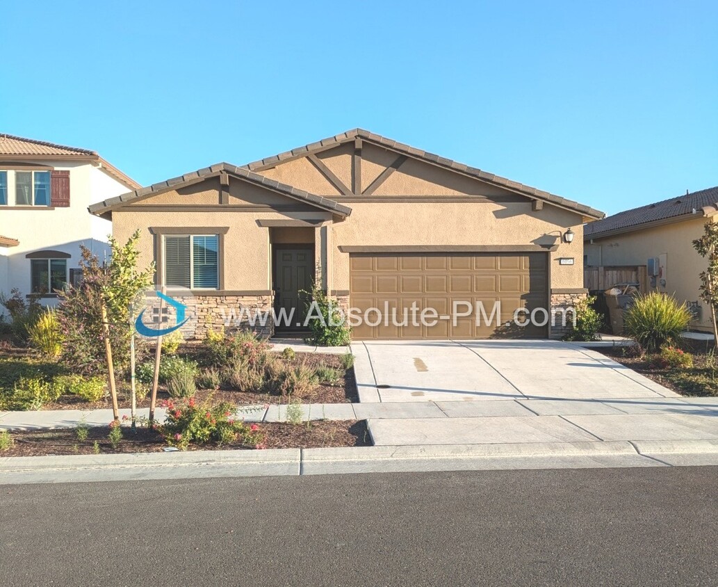 Primary Photo - Amazing 4 Bedroom 2 Bath Solar Built in 20...