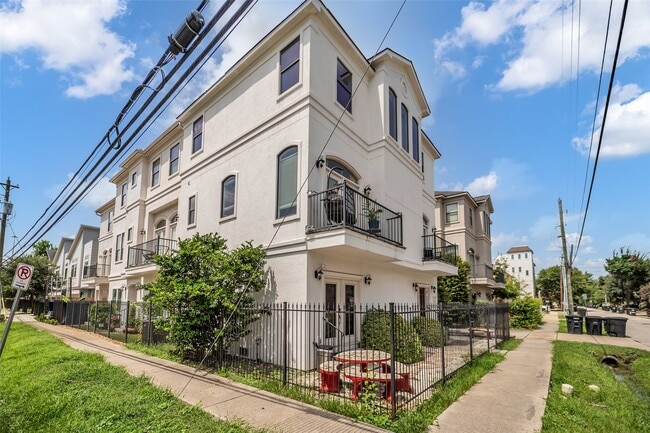 Building Photo - 5501 Petty St