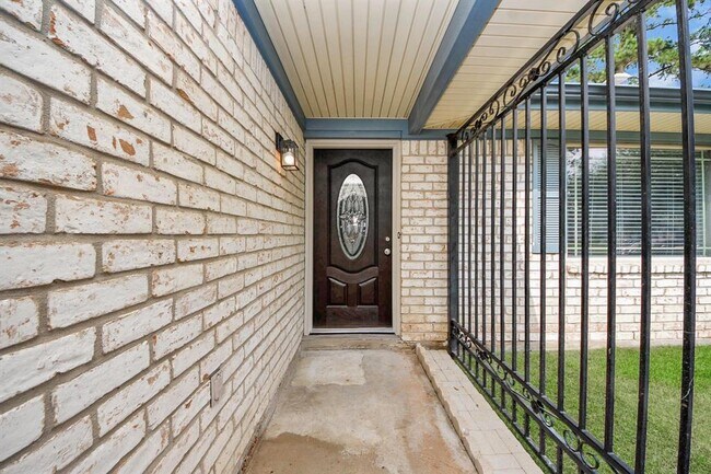Foto del edificio - 23223 Canyon Lake Dr