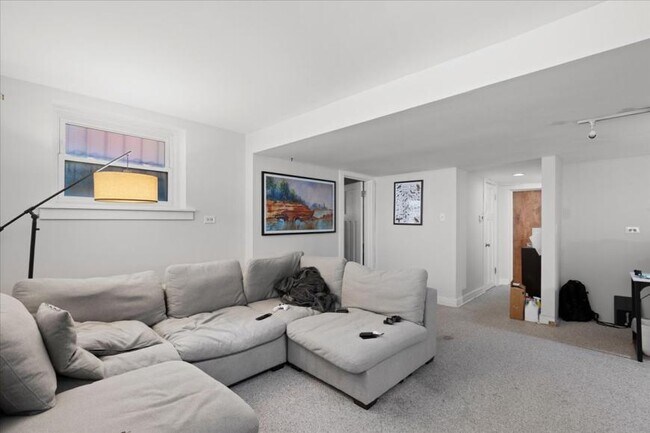 Foto del edificio - 2 bedroom in Chicago IL 60657