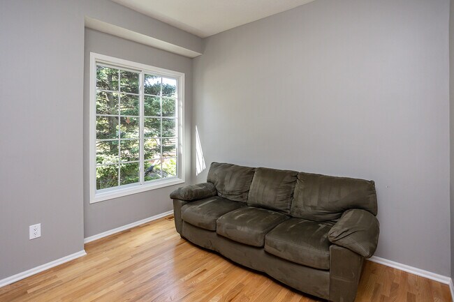 Building Photo - 426 S 49th Ct