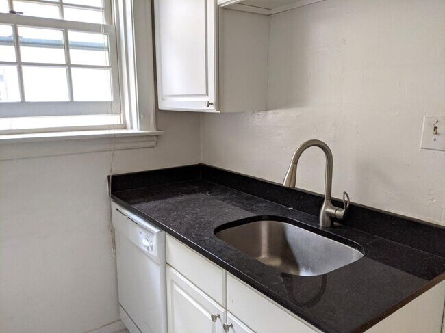 Foto del edificio - 2 bedroom in Evanston IL 60201