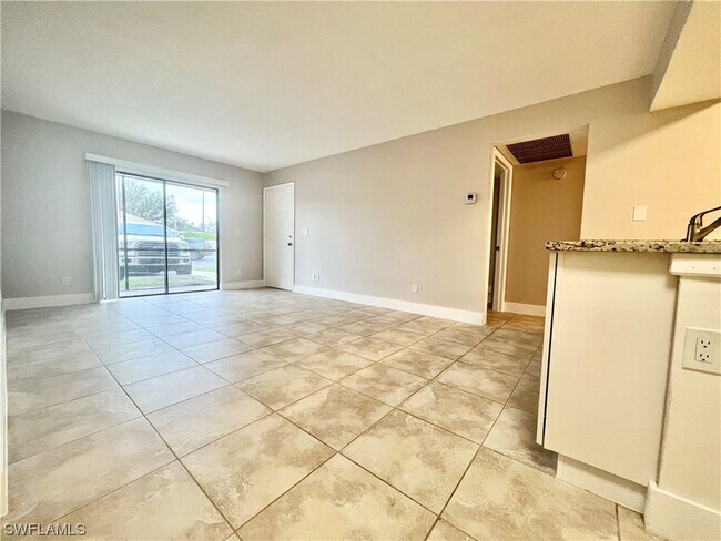 Building Photo - 5321 Summerlin Rd