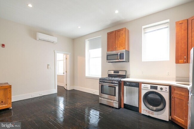 Building Photo - 1836 Delancey Street Unit 1