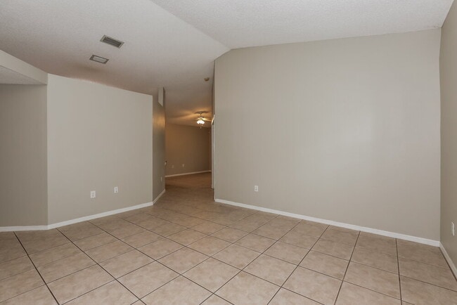 Building Photo - 428 Lakeside Cir