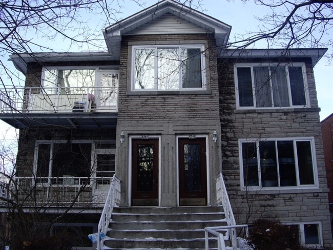Photo du bâtiment - 6247 Av Lennox