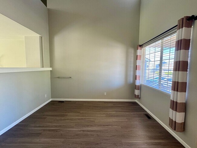 Foto del edificio - 3 Bedroom home in Springs Ranch with Air Conditioning