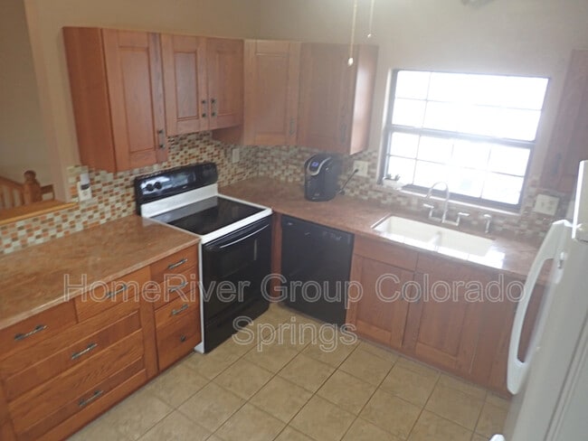 Foto del edificio - 5120 Bradley Cir