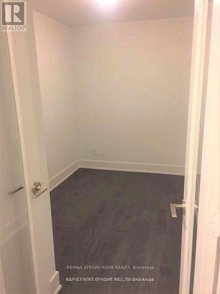 Photo du bâtiment - 200 Bloor St W