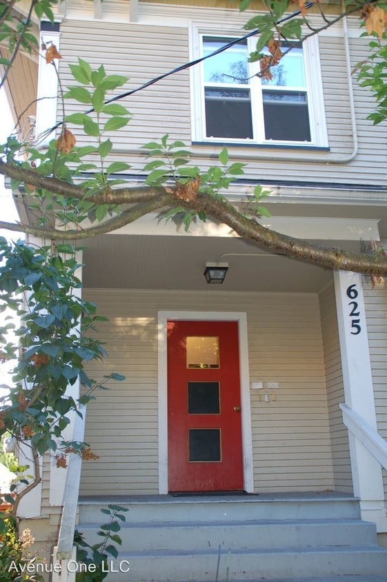 Primary Photo - 625 Summit Ave E