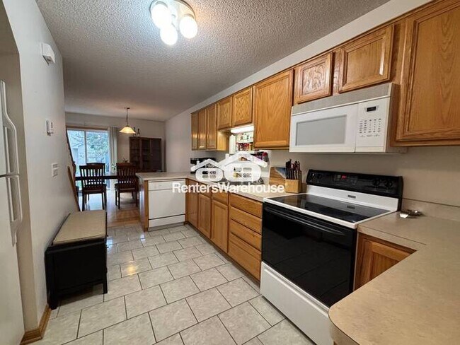 Foto del edificio - Rare Opportunity, Move Now into 2 bed 1.5 bath Townhome in Prior Lake!