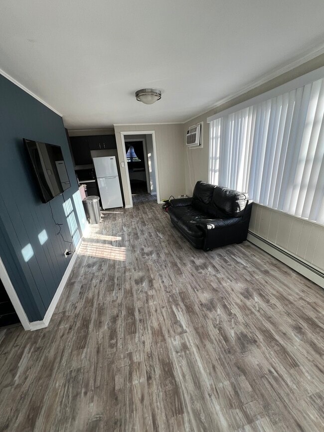 Building Photo - 46 N Lake Ave