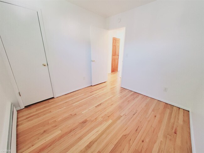 Building Photo - 3 br, 1 bath Condo - 27 Silver St Apt 2