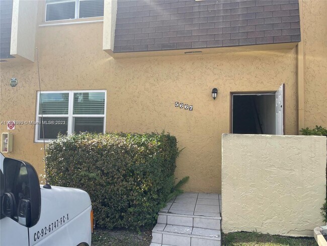Building Photo - 5667 Blueberry Ct