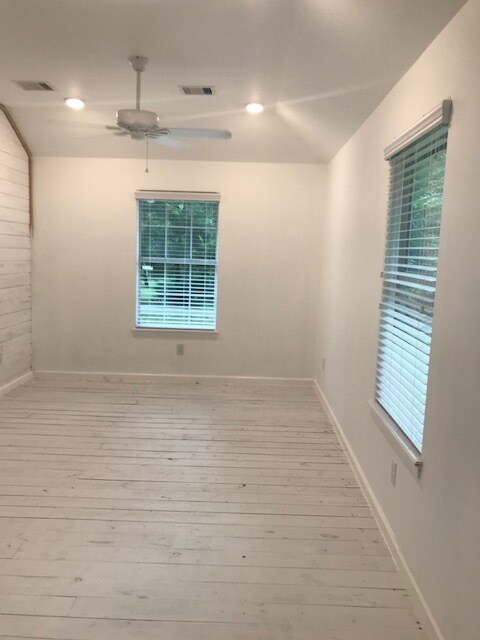 Building Photo - 15602 Cypress Garden Dr