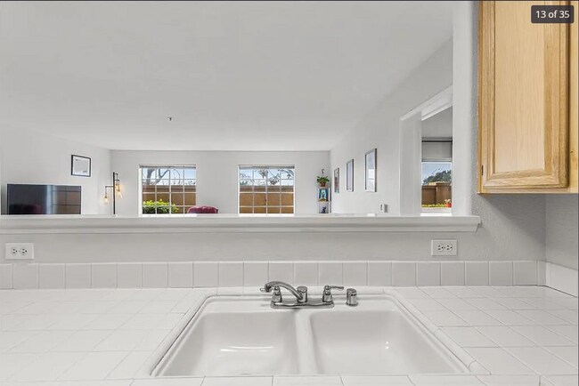 Foto del edificio - 2 Bedroom 2 Bath Condo in Gated Community ...