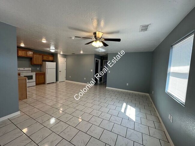 Building Photo - 2 Bedroom 2 Bathroom