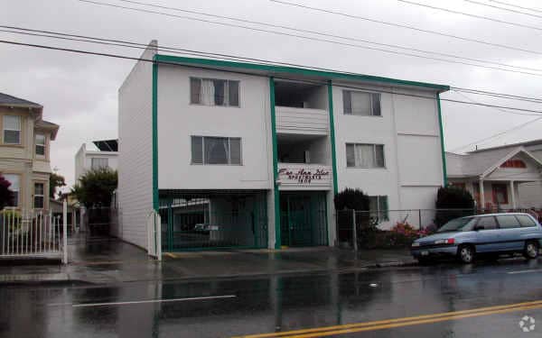 Building Photo - 1808 Fruitvale Ave