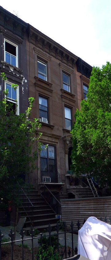 Foto principal - 240 Gates Ave
