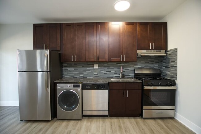 Building Photo - 733 Judson Ave