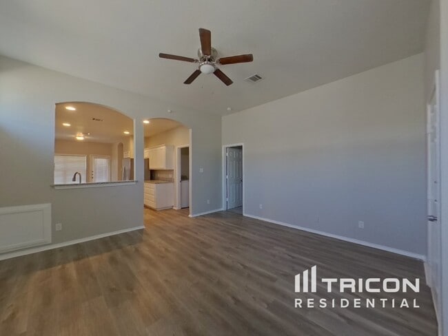 Foto del edificio - 4805 Cedar Springs Dr