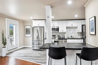 Building Photo - 40 Lakeview Cir