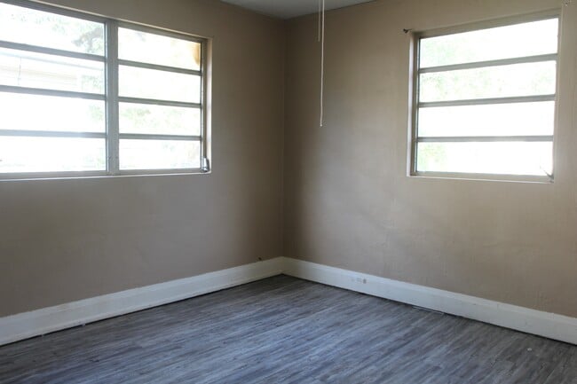 Foto del edificio - 1114 W Lincoln Ave