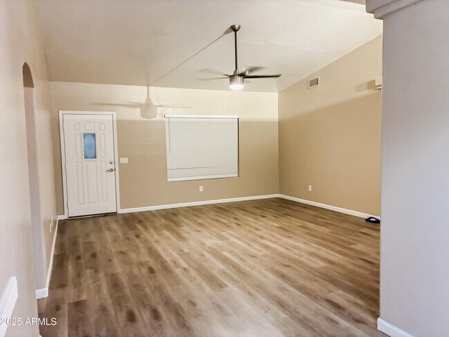 Foto del edificio - 9105 W Raven Dr