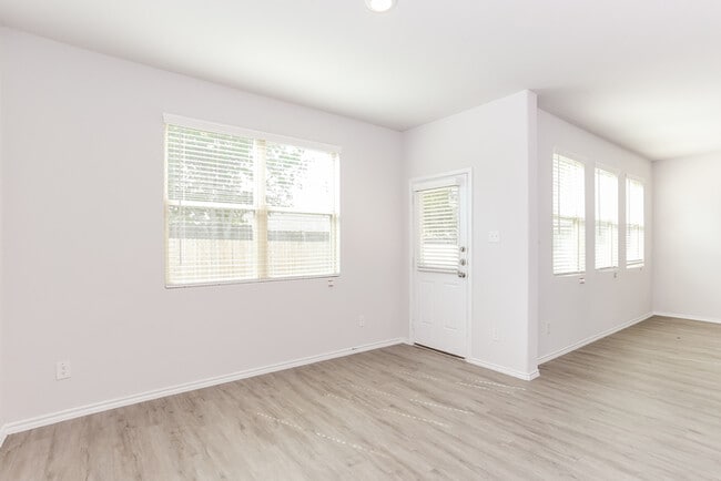 Building Photo - 8300 Runner Oak Ln