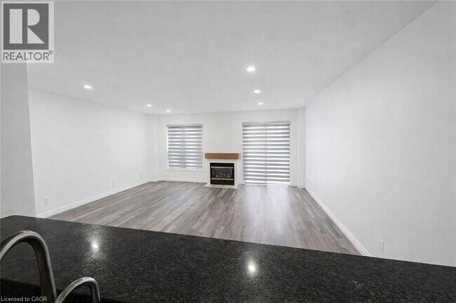 Building Photo - 268 Blackhorne Dr