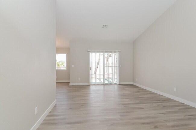 Foto del edificio - 390 Lombardy Cir