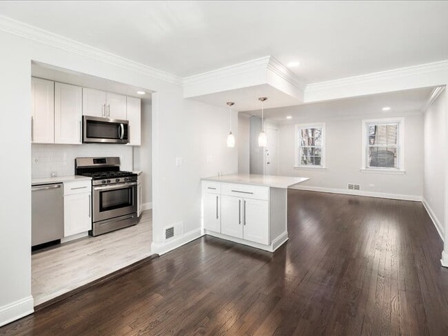 Building Photo - Commonwealth Townhomes