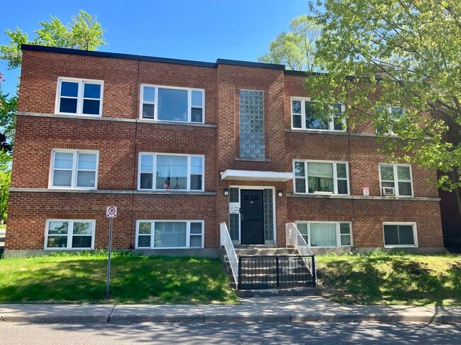 Building Photo - 300 Besserer St