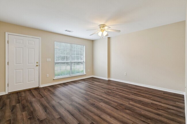 Foto del edificio - 103 Covington Meadow Cir