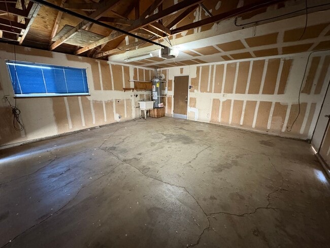 Building Photo - Charming home available now for rent in Ha...