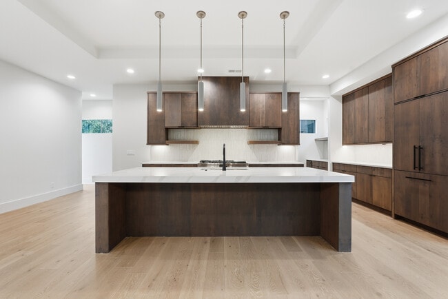 Building Photo - 3718 West End Ave