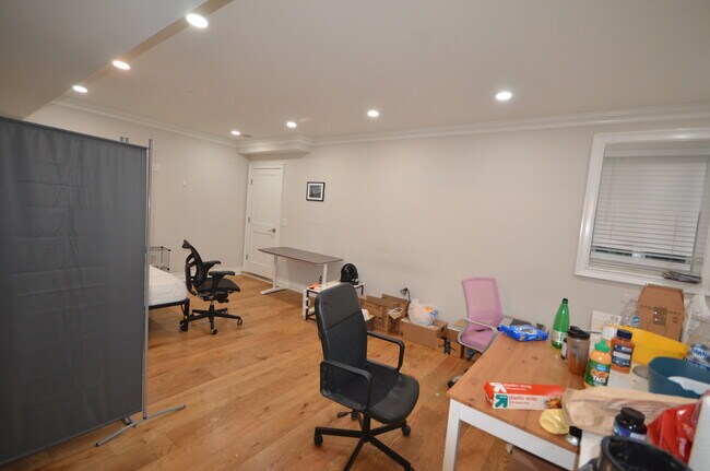 Building Photo - 18 Mount Hood Rd