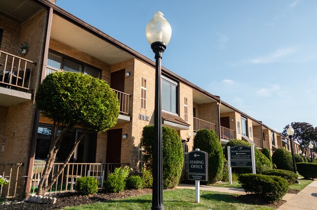 Foto del edificio - Ambassador Apartments