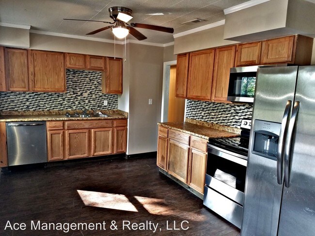 Building Photo - 3 br, 1 bath House - 108 Hillside Dr SW