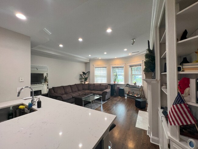 Foto del edificio - 1436 W Henderson St