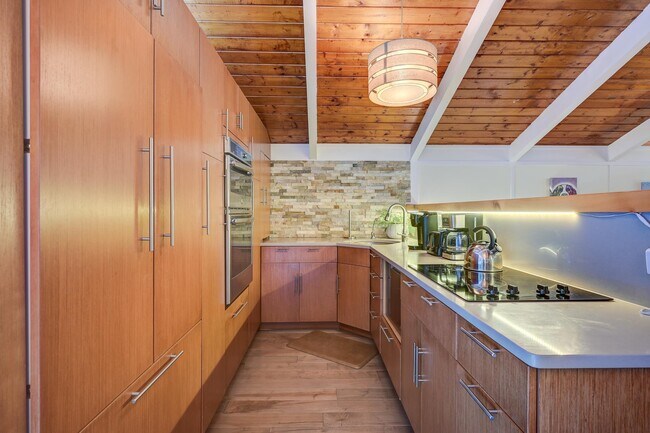 Foto del edificio - 400 Rolling Ridge Rd